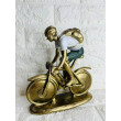 Estatueta Homem Com Bicicleta